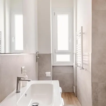 Moderno Vicino Metro M5 *